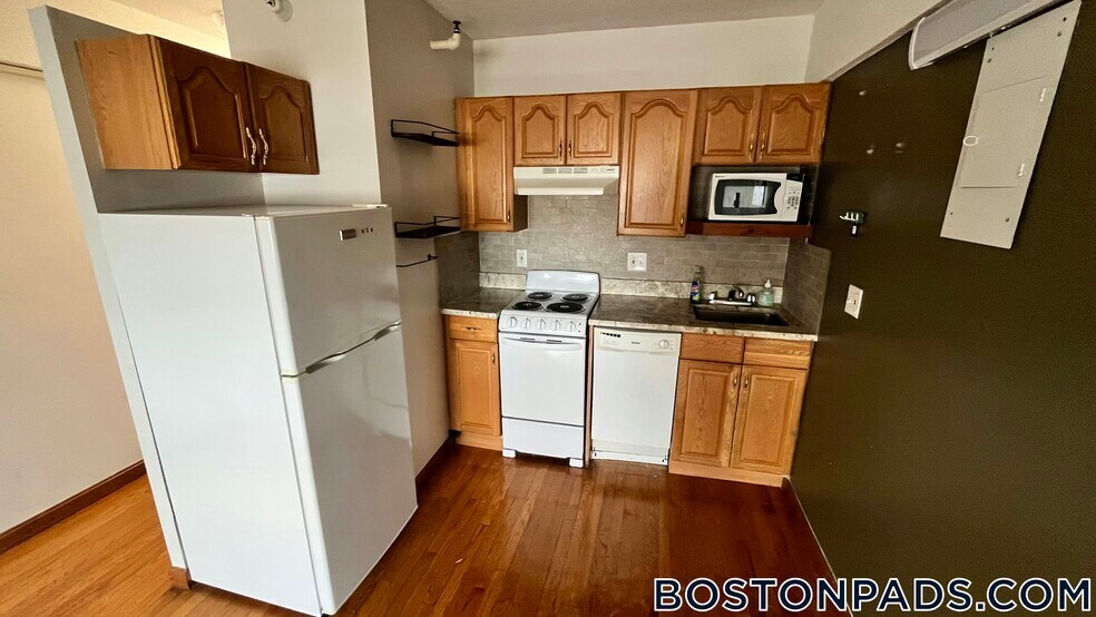 Building Photo - 1110 Commonwealth Ave