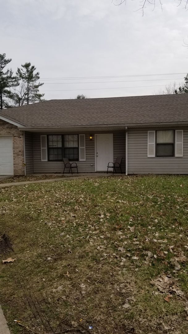 Building Photo - 418/420 Chris Dr.