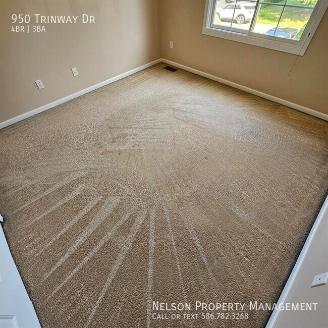 Building Photo - 950 Trinway Rd