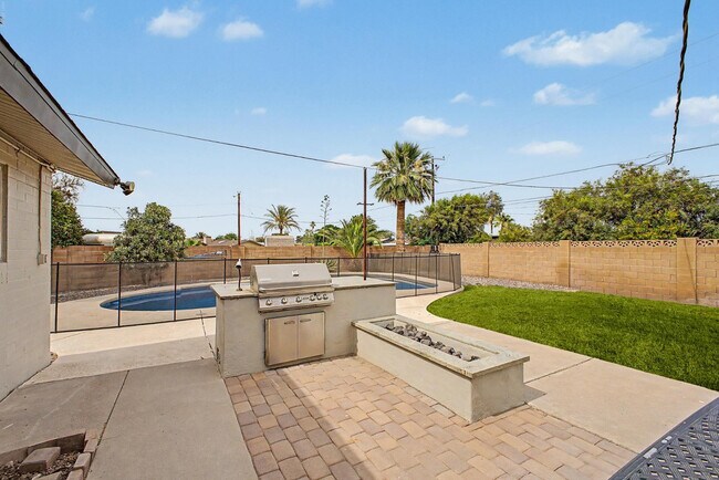 Building Photo - 3346 E Cochise Rd