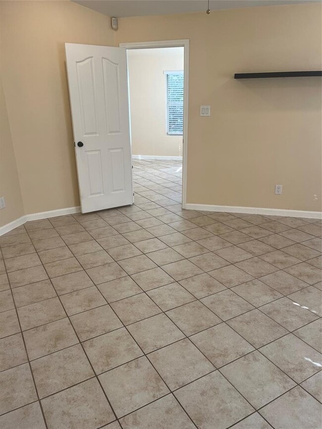 Building Photo - 1704 Ascot Ln