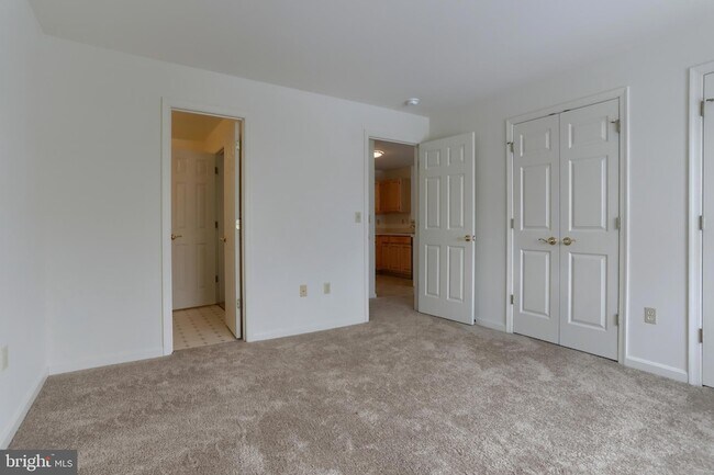 Building Photo - 211 Sparrow Rd