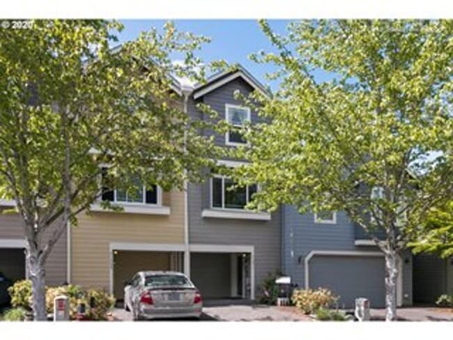 Building Photo - 2 Bedroom Townhome in Gated Fairview Terrace!