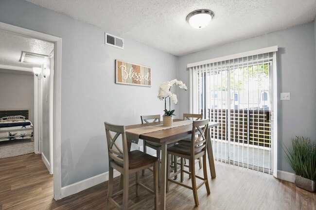 Building Photo - La Vida Park