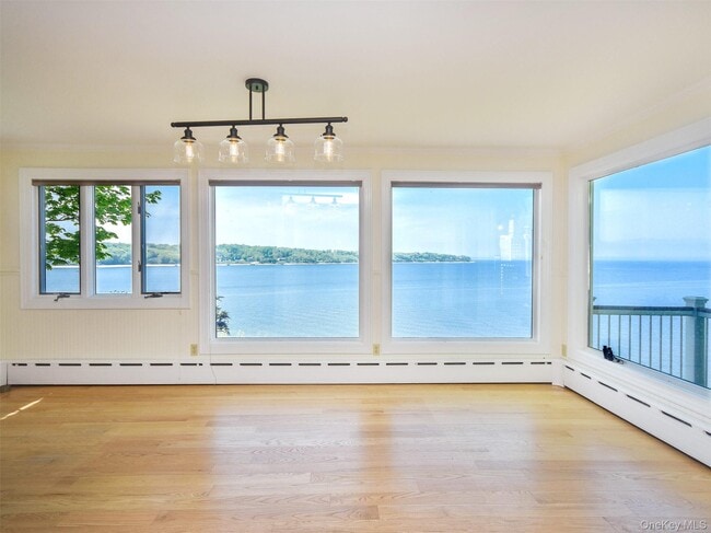 Building Photo - 24 Bay Ave