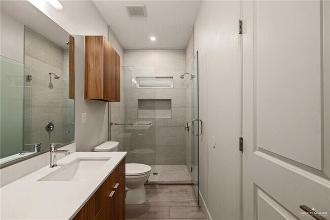 Building Photo - 19 19th St