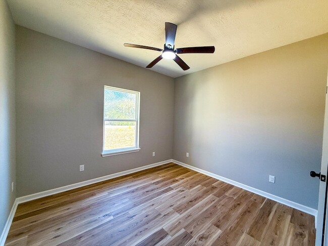 Building Photo - 780 Woodland St