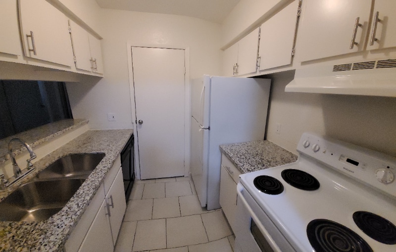 Building Photo - 730 Memorial Mews St