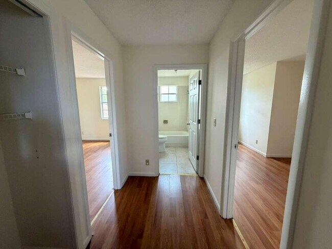 Building Photo - 13986 Morning Glory Dr
