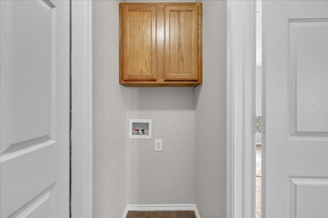 Building Photo - Adorable remodel in Yukon/Mustang schools