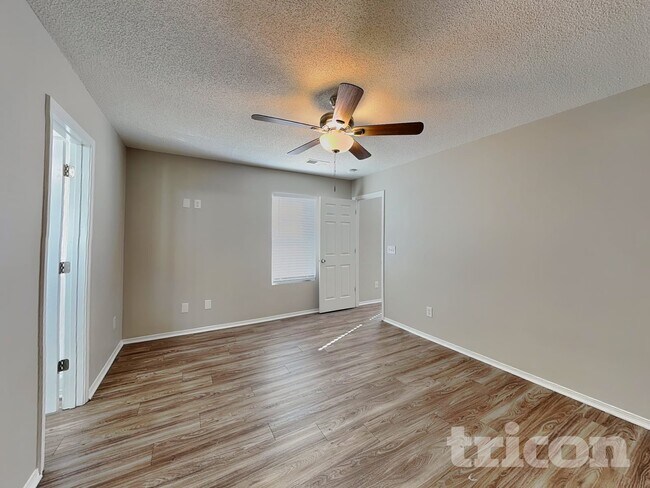 Building Photo - 933 Mailwood Dr