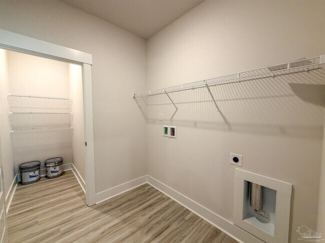 Building Photo - 9899 Starling Dr