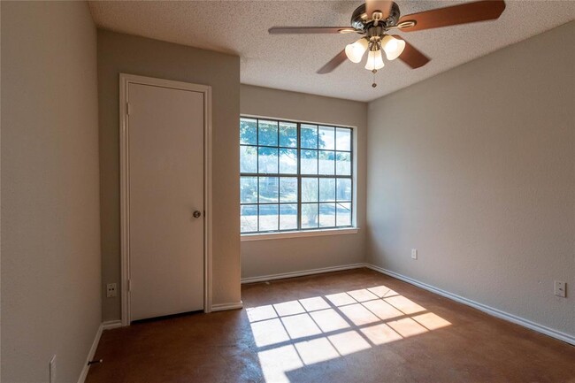 Building Photo - 12909 Campos Dr
