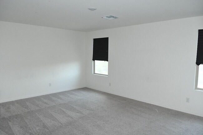 Building Photo - One Year Old 5 Br+Loft 3 Ba 2 Car Garage Home Near Loop 202 and Elliot in Phoenix