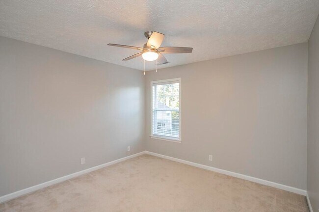 Building Photo - 1254 Lasalle Dr