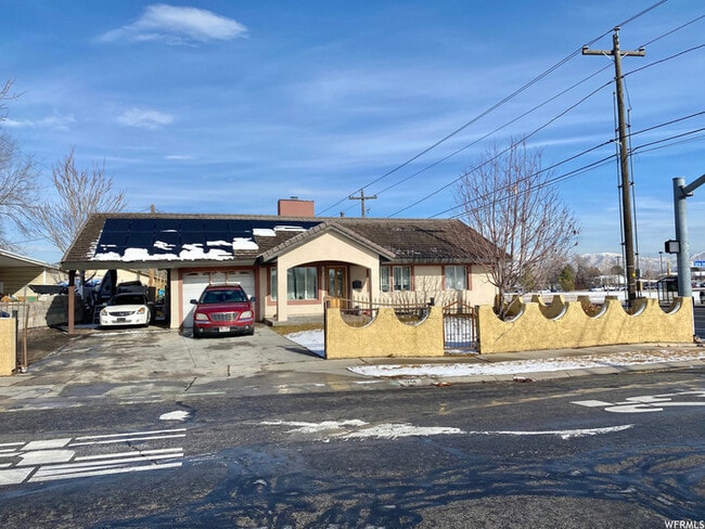 Building Photo - Spacious Taylorsville Home