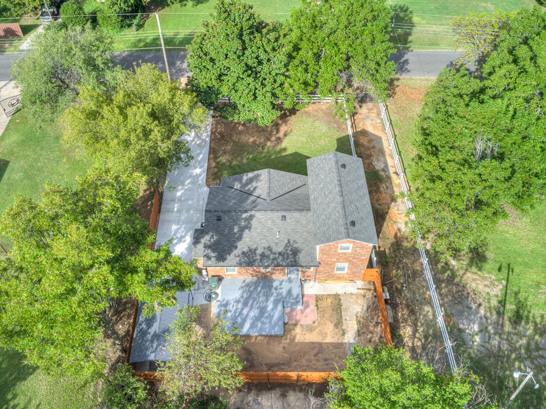 Building Photo - 2100 N Saint Luke Ave