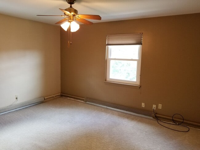 Building Photo - Mayflower Condo for Rent