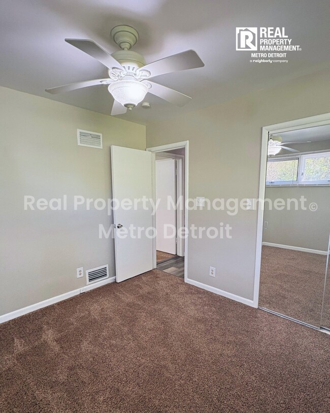 Building Photo - 3-Bedroom Single-Family Home in Beverly Hills, Michigan
