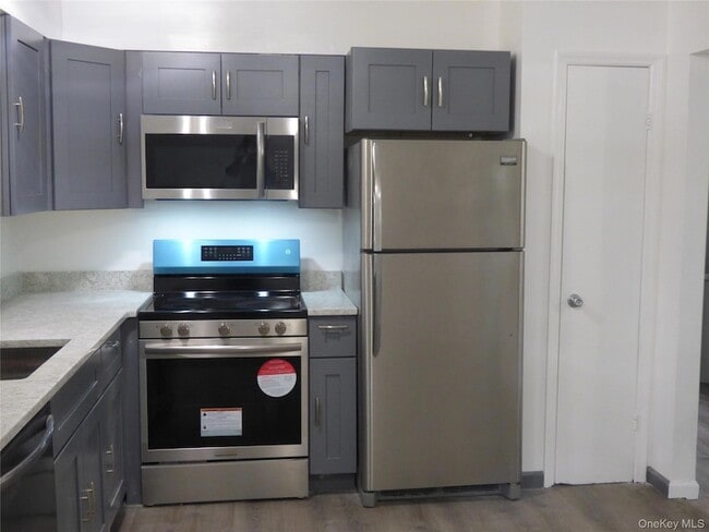 Building Photo - 2944 New York 17k Unit B