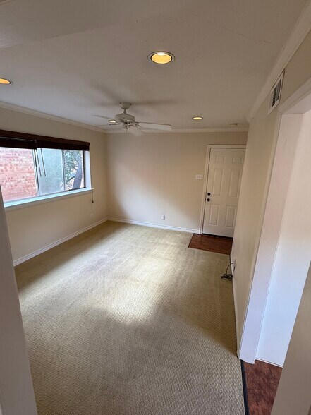 Building Photo - 8620 Baltimore Dr