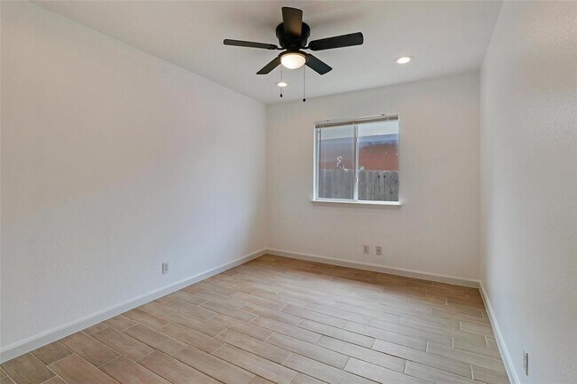 Building Photo - 15003 Chamberlain Ct