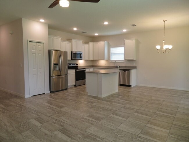 Building Photo - Sebastian Home in Gated Community
