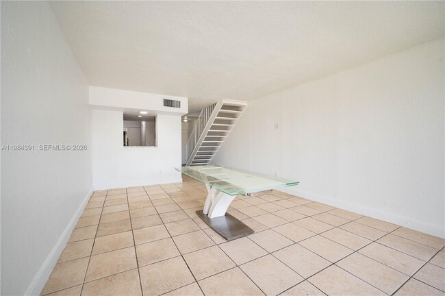 Building Photo - 9220 Fontainebleau Blvd