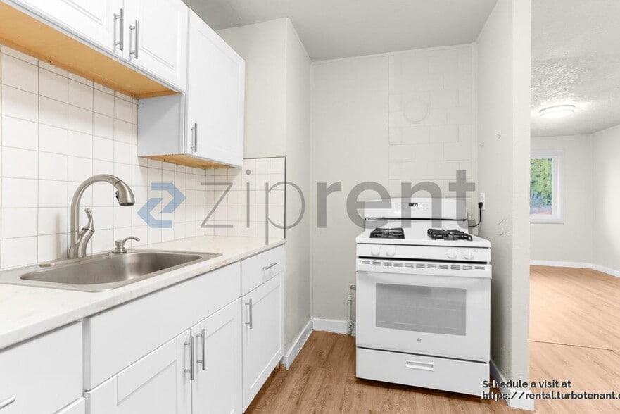 Building Photo - 1502 Kirkland Ave NE