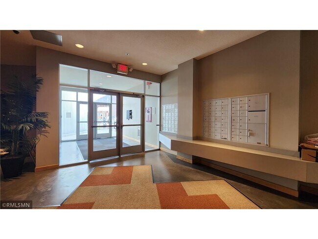 Building Photo - 2650 University Ave W