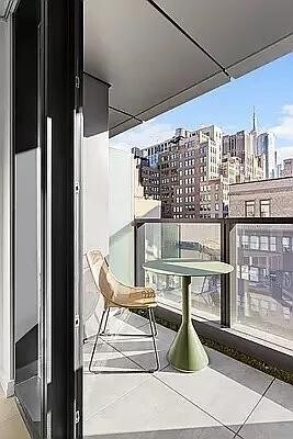 Building Photo - 300 W 30th St