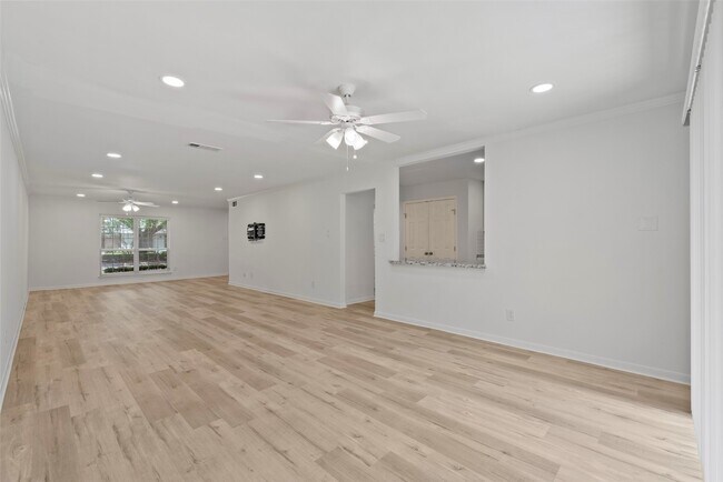 Building Photo - 12907 Trail Hollow Dr