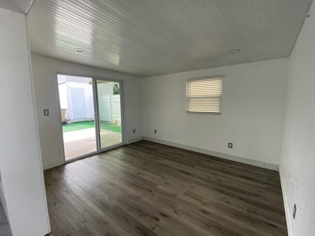 Building Photo - 2361 Harbor Town Dr