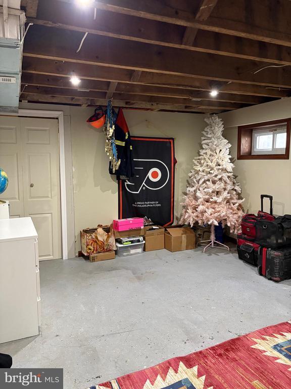 Building Photo - 509 D St