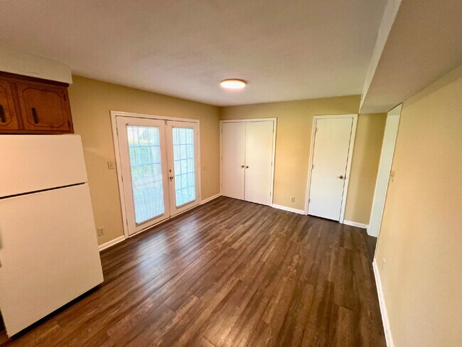 Building Photo - 351 PEABODY DRIVE UNIT 5 (3 BEDROOM UNIT)