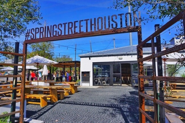 Building Photo - 1111 Edwards St