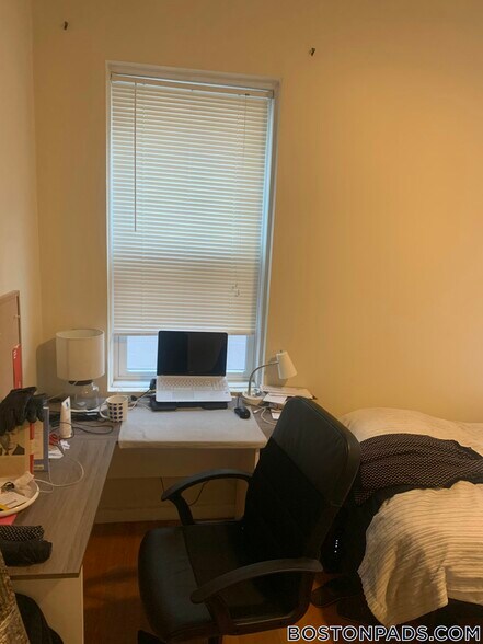 Building Photo - 165 Hemenway St