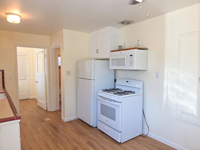 Building Photo - Sunnyvale Duplex Near Apple & Major Tech Campuses