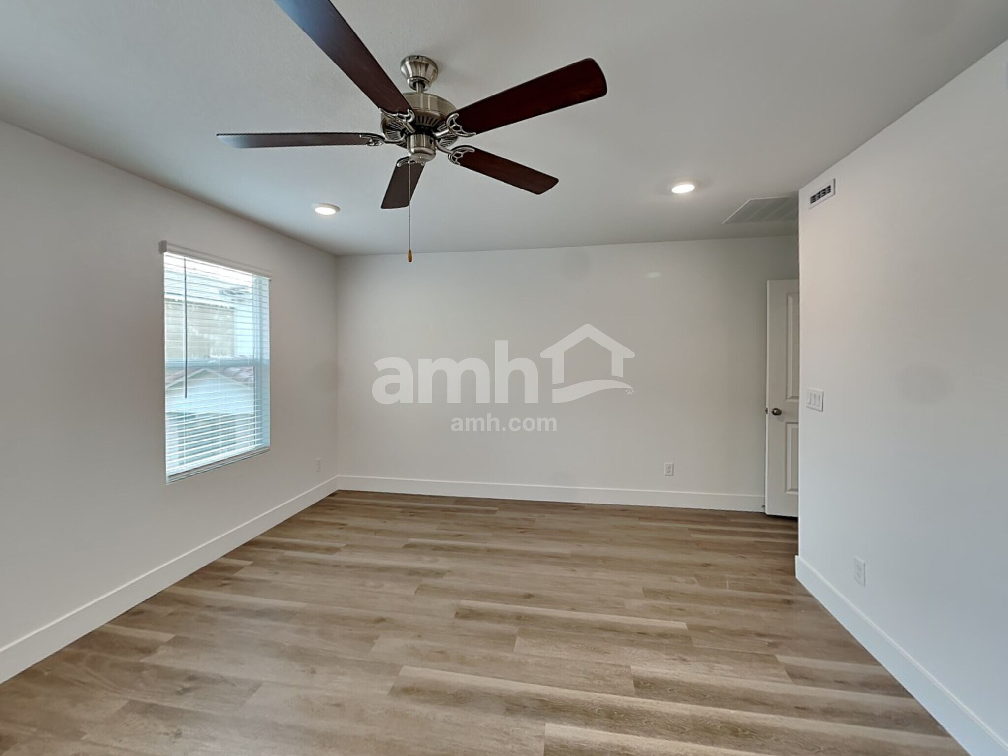 Building Photo - 6449 Marthas Vineyard Ave