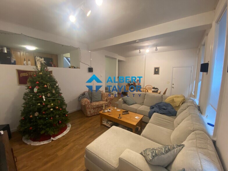 Building Photo - 24 Isabella St