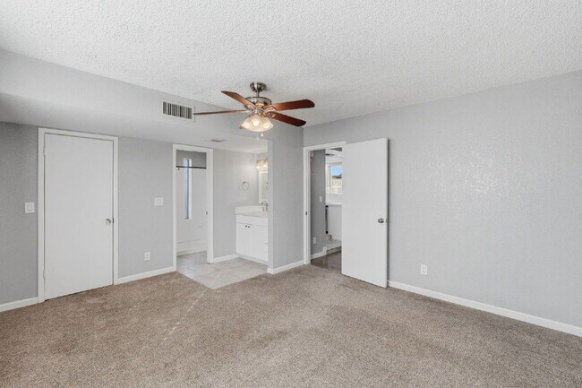 Building Photo - 1056 S Lazona Dr