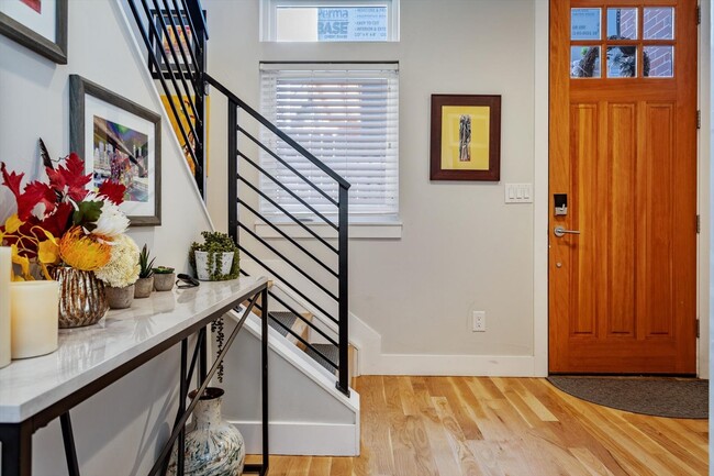 Building Photo - 4-Story 2BD, 2.5BA LoHi Townhome with Rooftop Deck