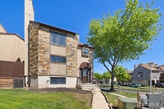 Building Photo - 190 Goldmine Ln