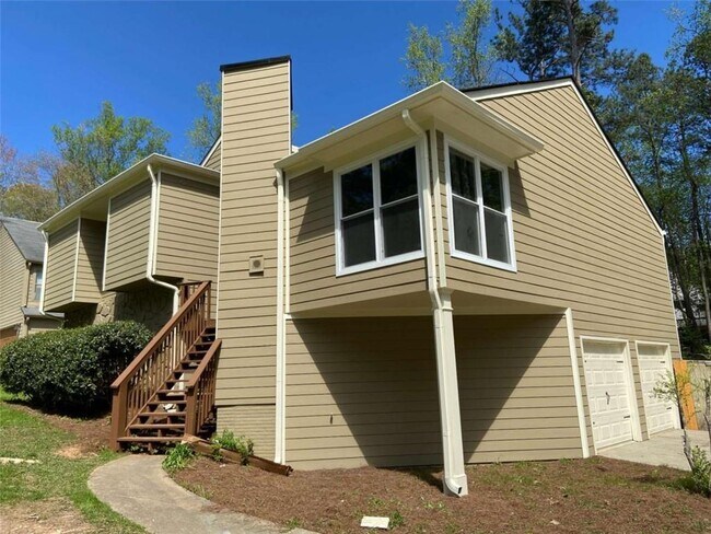 Building Photo - 2218 Woodfern Dr