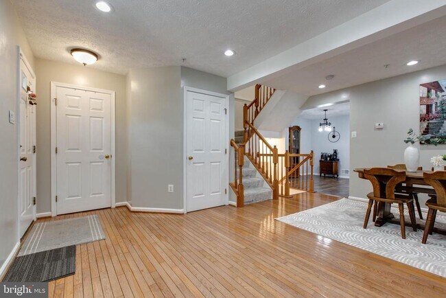 Building Photo - 8893 Papillon Dr