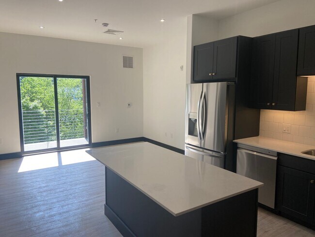 Building Photo - Stunning views from SE corner 2-bedroom ap...