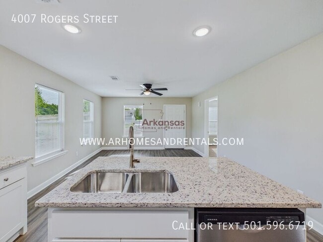 Building Photo - 4007 Rogers St