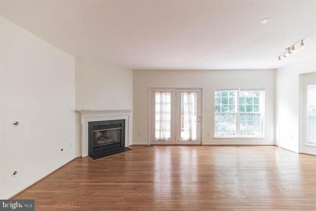 Building Photo - 5520 Jowett Ct