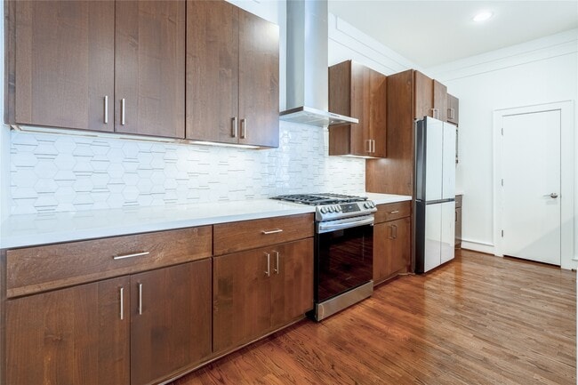 Building Photo - 5321 Lillian St