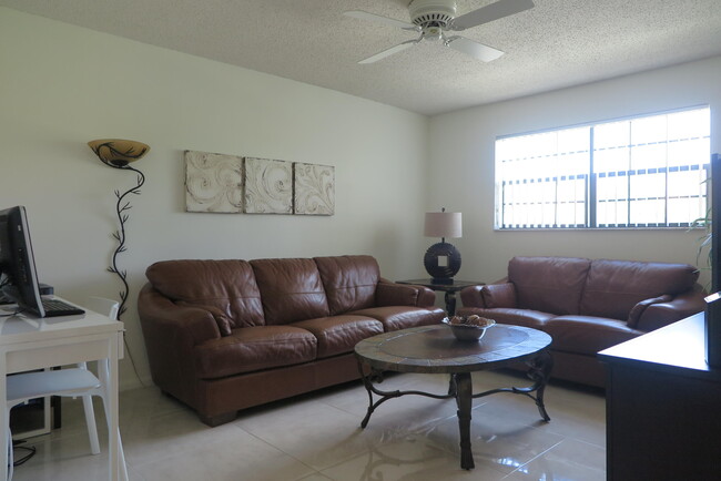 Building Photo - 22759 Mandeville Pl
